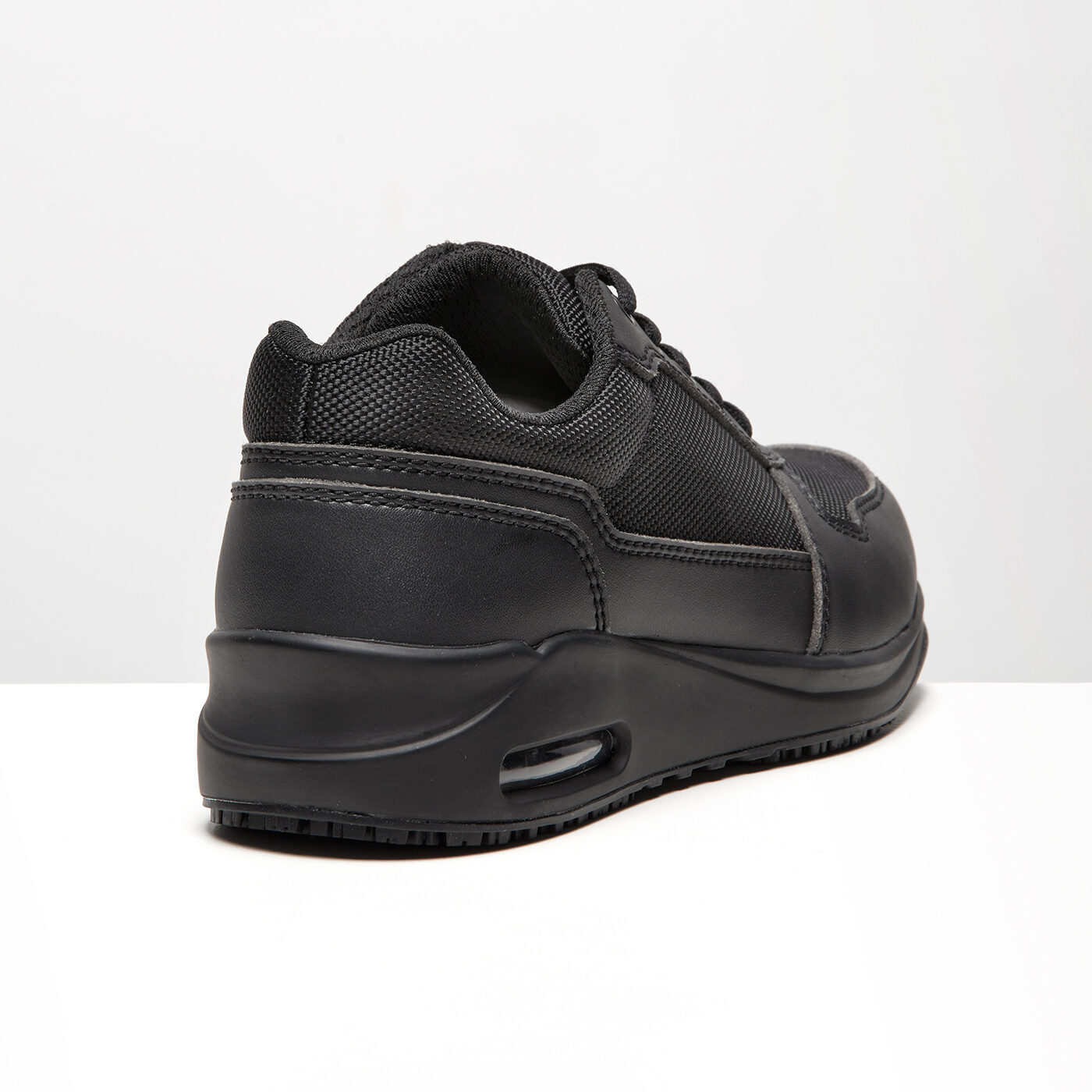 Dyanne Beekman schoenen zwarte sneaker